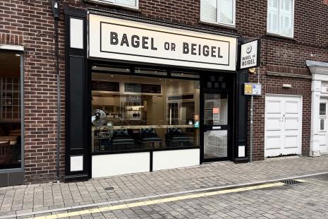 The Brentwood Deli - Bagel or Beigel